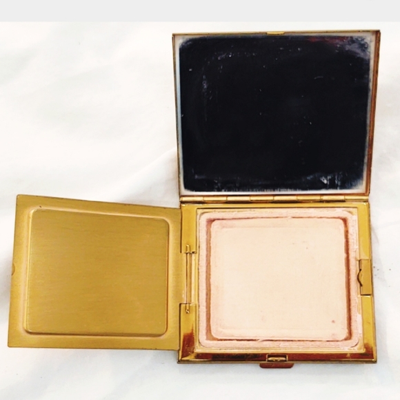 Vintage Mother of Pearl Powder Compact - Picture 3 of 5